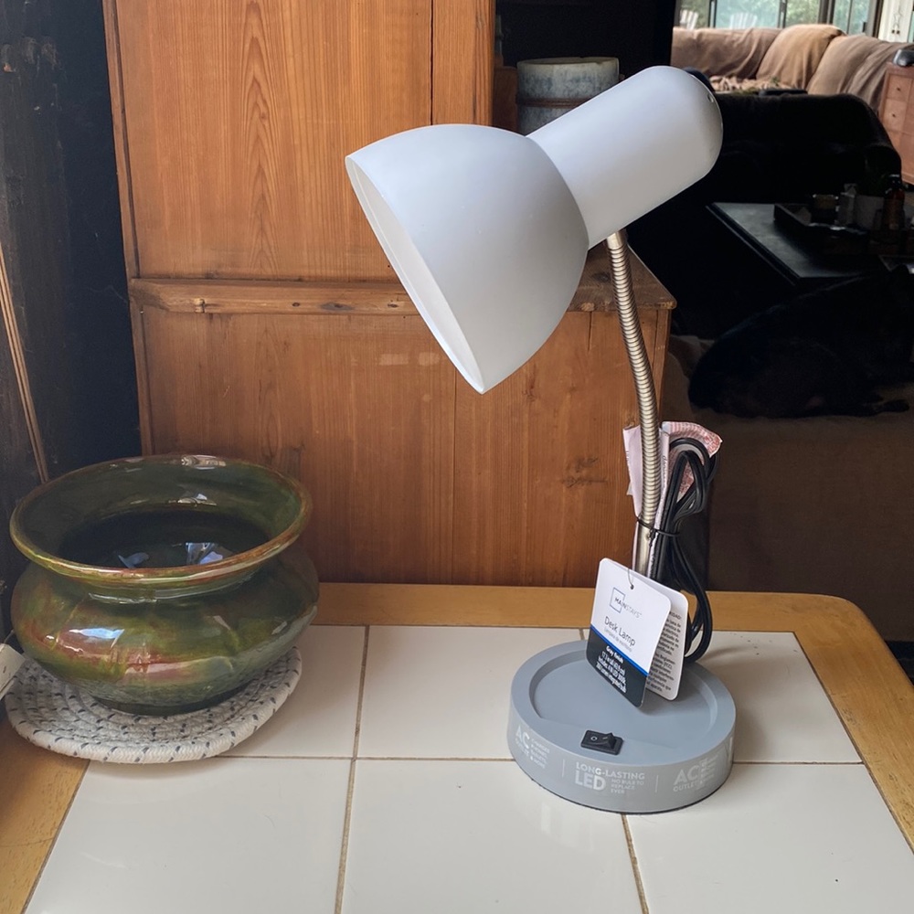 Desk lamp